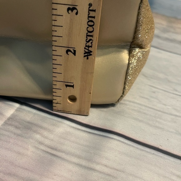 JIMMY CHOO PARFUMS TOILETRY GOLD MAKE UP POUCH , CARRYING CASE  NEW!!!! - Picture 9 of 9